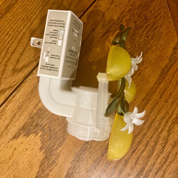 White Barn Wallflower Plug -  Lemon Branch - NWT - Picture 4 of 5